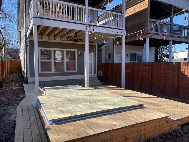 Building Photo - 368 Glenrose Ave