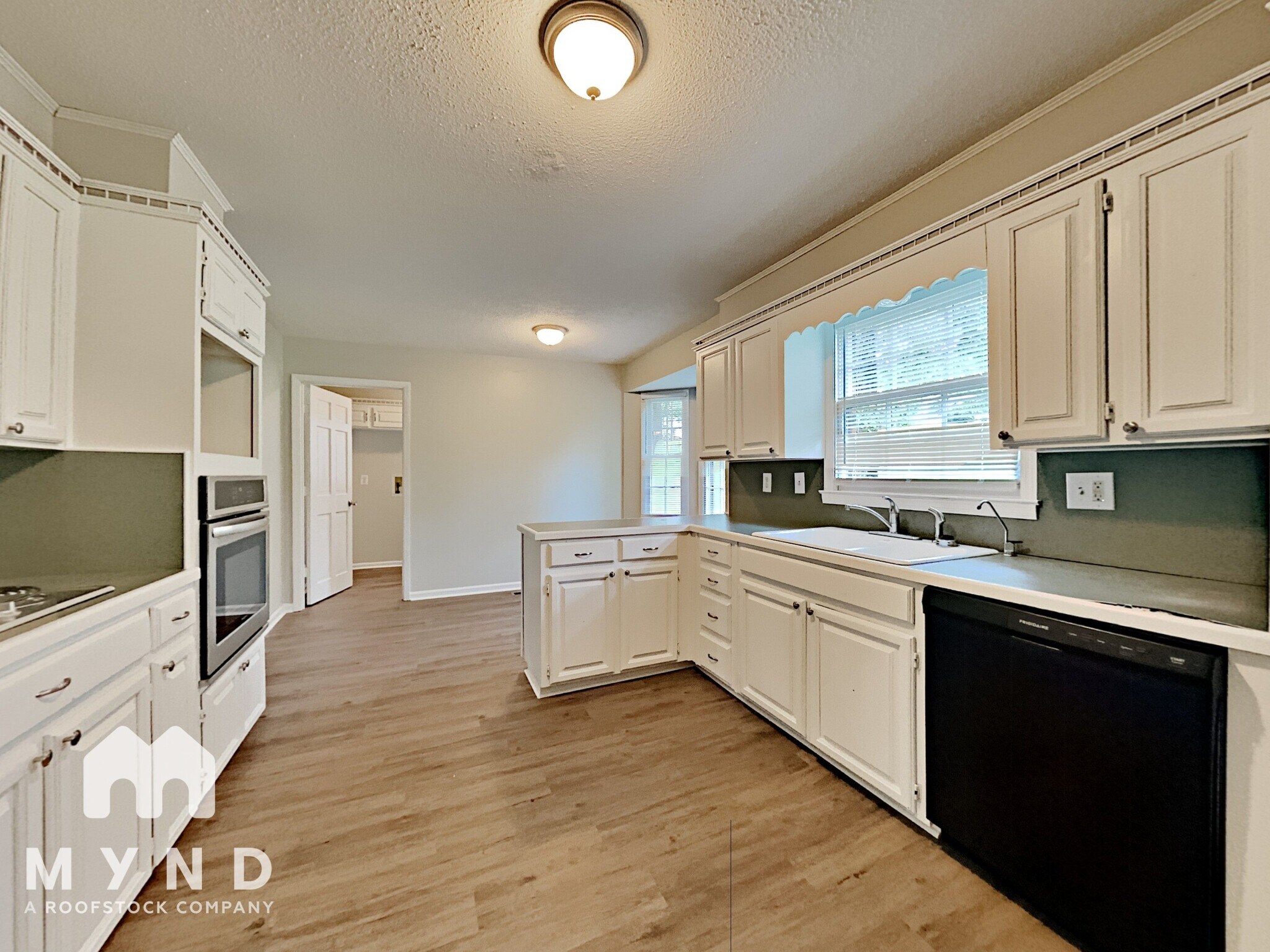 Building Photo - 204 Moon Cir