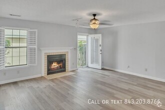 Building Photo - Beautiful 2 Bed 2.5 Bath Available in Char...