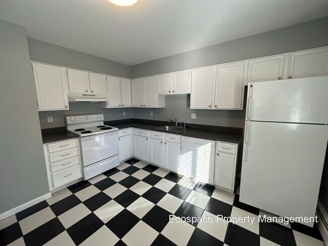 Building Photo - Bright & Beautiful 2-bedroom 1 Bath Across...