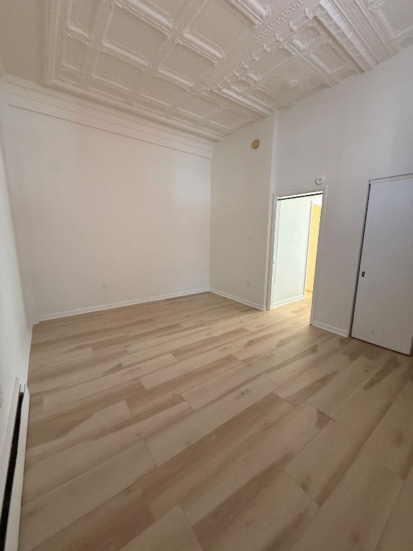 Building Photo - 329 Taylor Ave