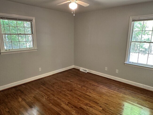 Building Photo - Beautifully Remodeled Three Bedroom Home!!