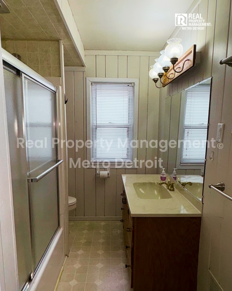 Building Photo - 823 E Second St