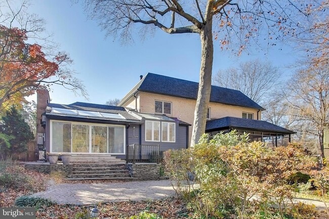 Building Photo - 4001 N Ridgeview Rd