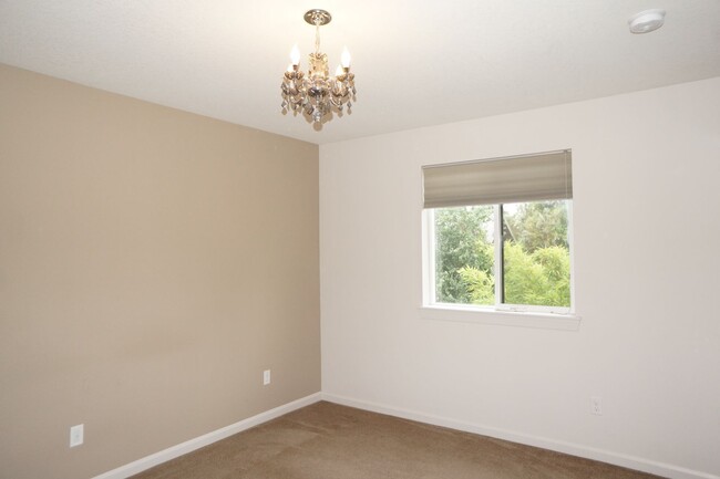 Building Photo - NE Portland 3-bedroom 2.5-bathroom NW Cont...