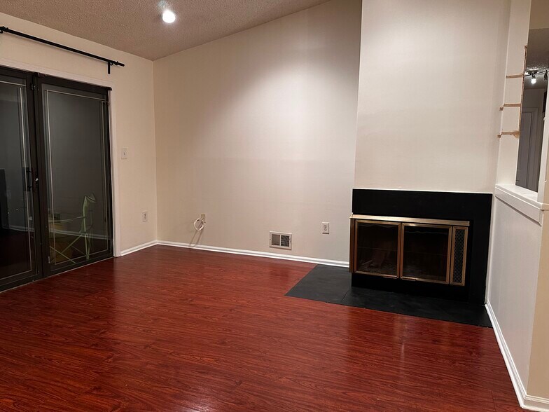 Building Photo - 479 Danbury Ln