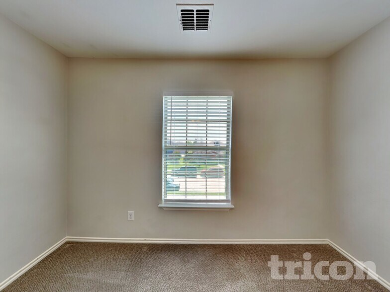 Building Photo - 1525 Trent Dr