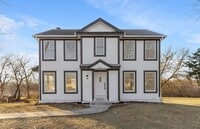 Building Photo - RARE 6 BEDROOM • COMPLETELY RENOVATED — HURRY!