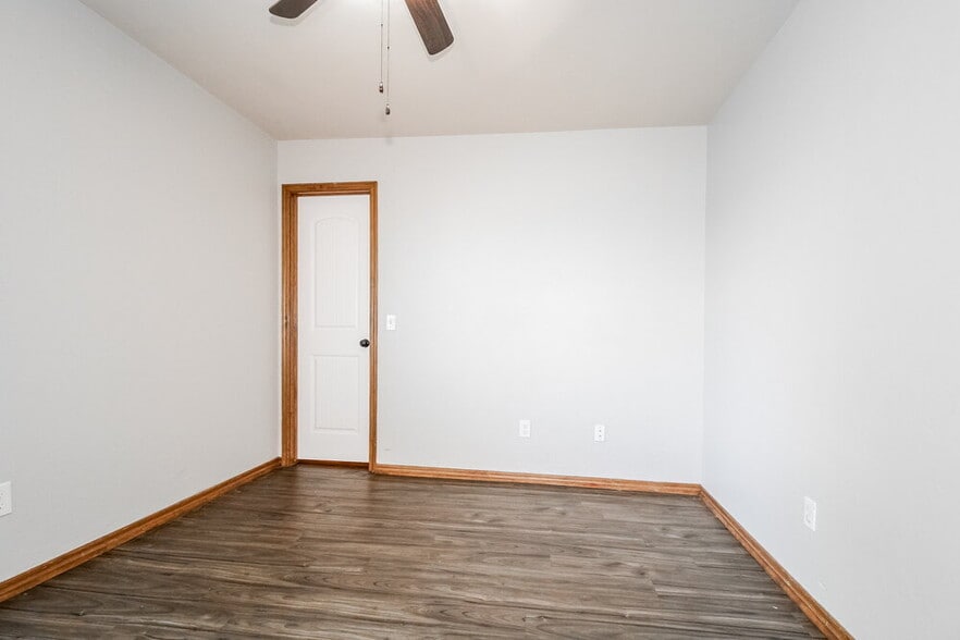 Building Photo - 816 Eric Cir
