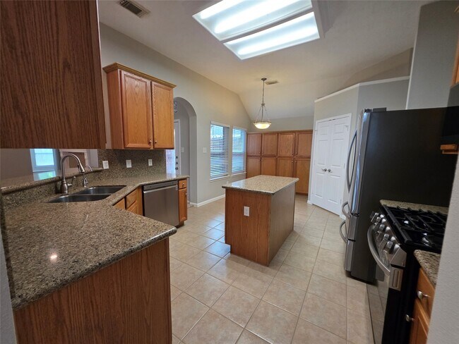 Building Photo - 5218 Cottonwood Creek Ln