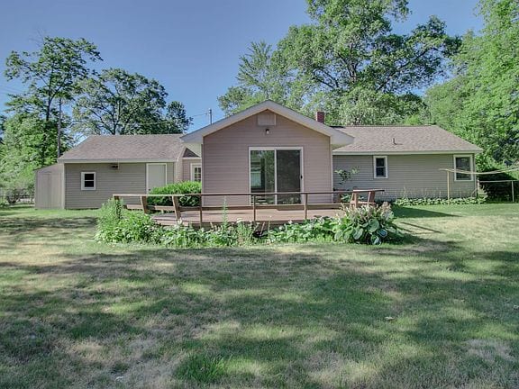 Building Photo - 1865 Maple Dr