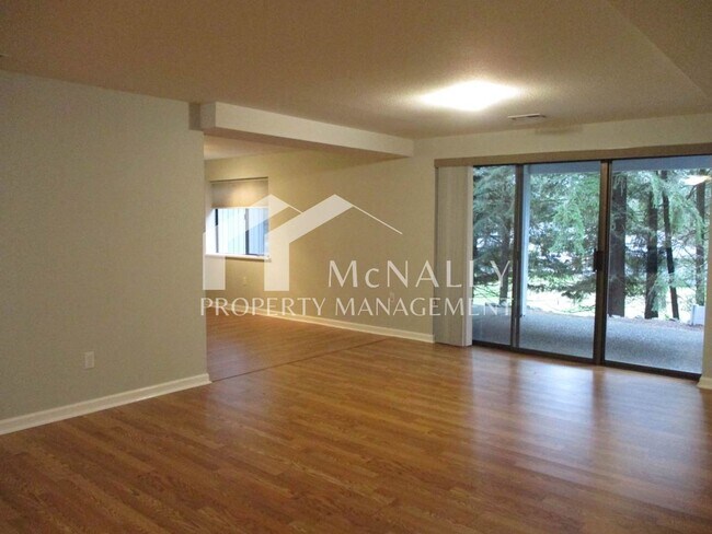 Building Photo - Spacious 3 Bedroom, 2.75 Bathroom Condo in Gig Harbor