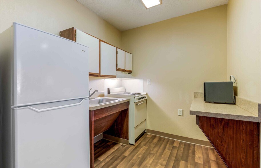 Building Photo - Furnished Studio-Houston - Reliant Pk. - La Concha Ln.