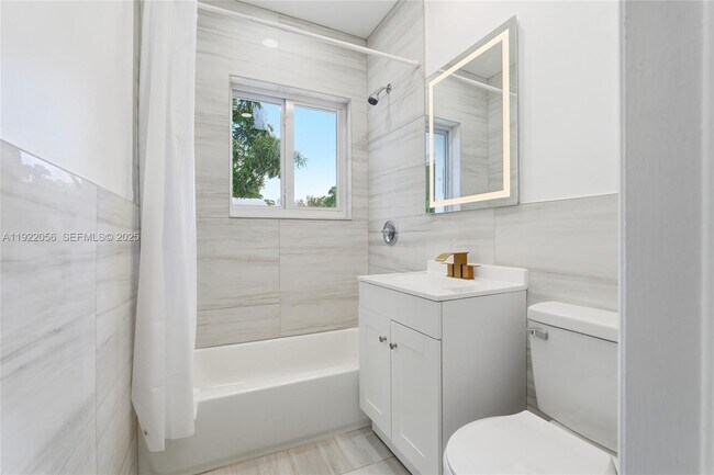 Building Photo - 201 S Biscayne River Dr