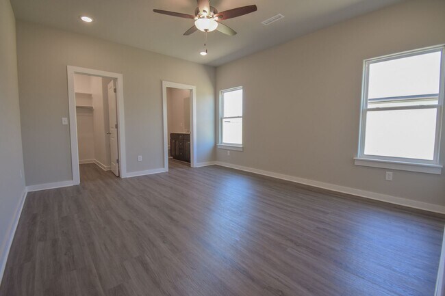 Building Photo - Nice 3 Bedroom 2 Baths Farmington heights!!