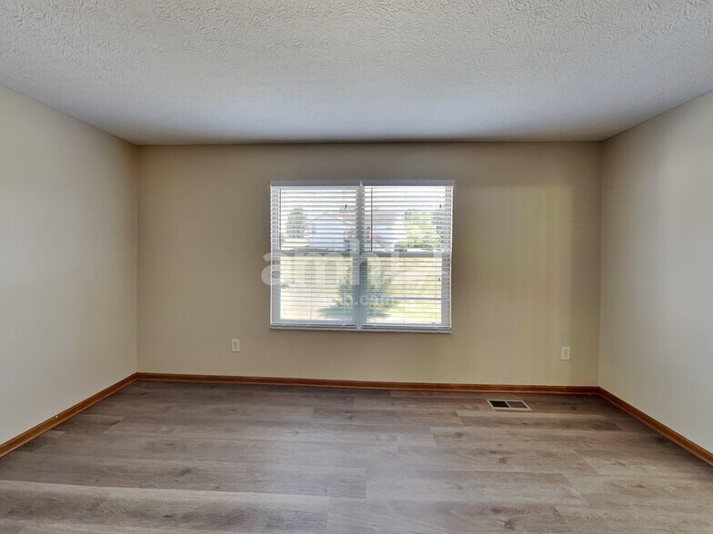 Building Photo - 180 Shaleridge Dr