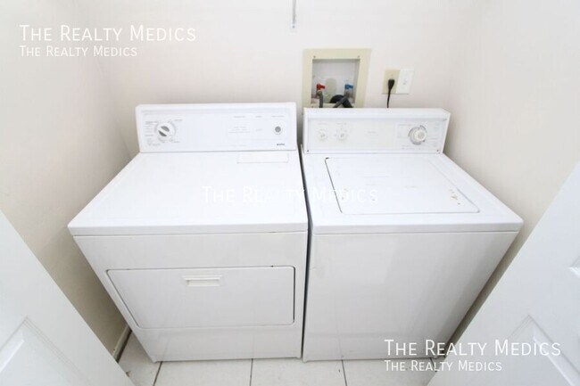 Building Photo - 7761 Country Pl