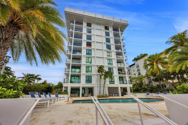 Building Photo - 1600 S Bayshore Ln