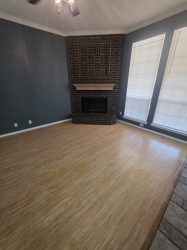 Building Photo - 4 bed 2 bath home in Northgate