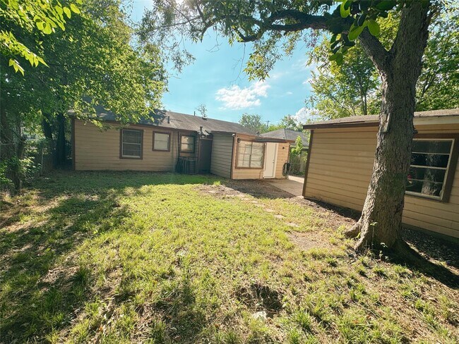 Building Photo - 6710 England St