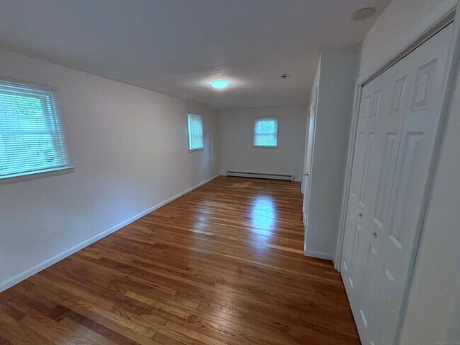 Building Photo - 42 Briarwood Dr