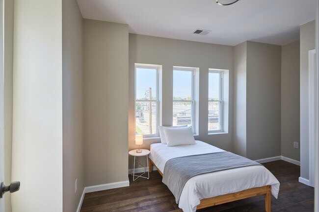 Building Photo - 5514 Woodland Ave