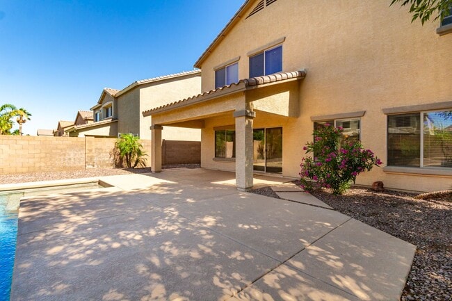 Building Photo - Chandler 4 Bedroom - 2.5 Bathroom with Pri...