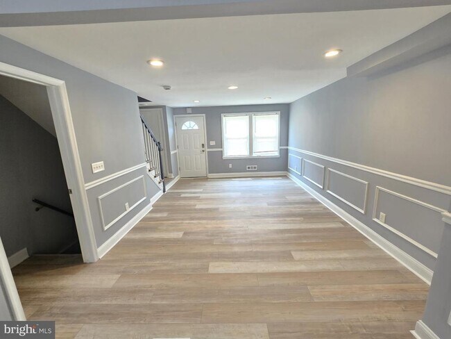 Building Photo - 3736 Elmley Ave