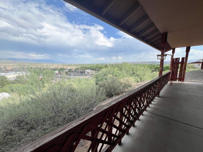 Building Photo - DUPLEX APARTMENT - CAMP VERDE