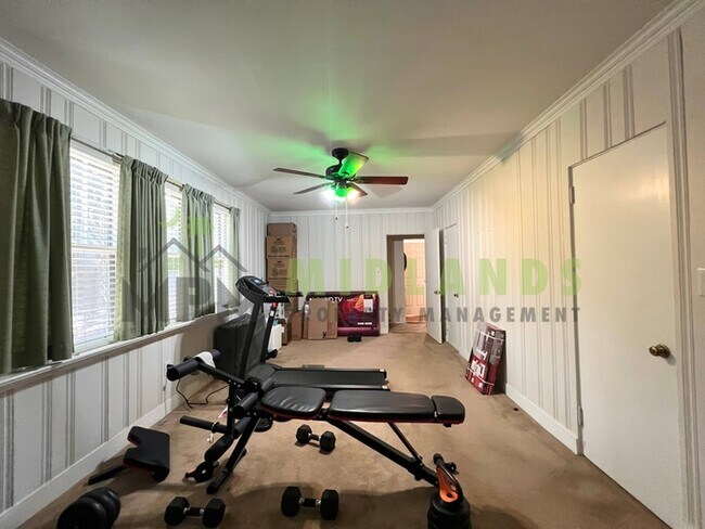 Building Photo - 2417B Clark Street