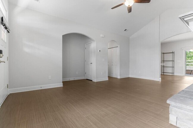 Building Photo - 2319 Davenport Ct