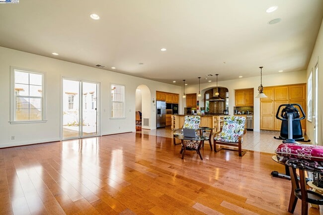 Building Photo - 2048 Feathermint Dr