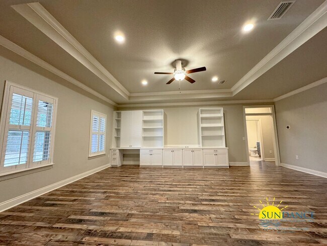Building Photo - Exquisite 4 Bedroom Home in Navarre Near Beaches & Amenities!