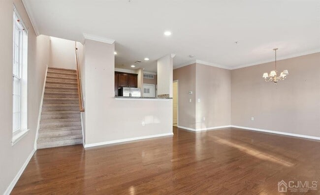 Building Photo - 24 Roosevelt Ave