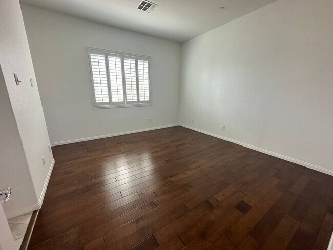 Building Photo - STUNNING LUXURY TOLL BROTHERS DESIGN TOWNH...