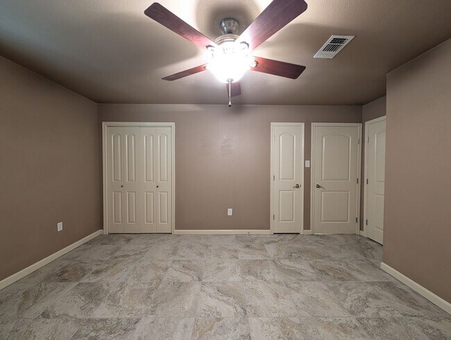Building Photo - 2/2 Condo on Lake McQueeny / Waterfront Co...