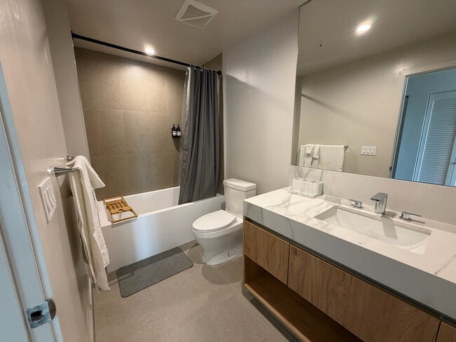 Building Photo - 11 NE 6th St