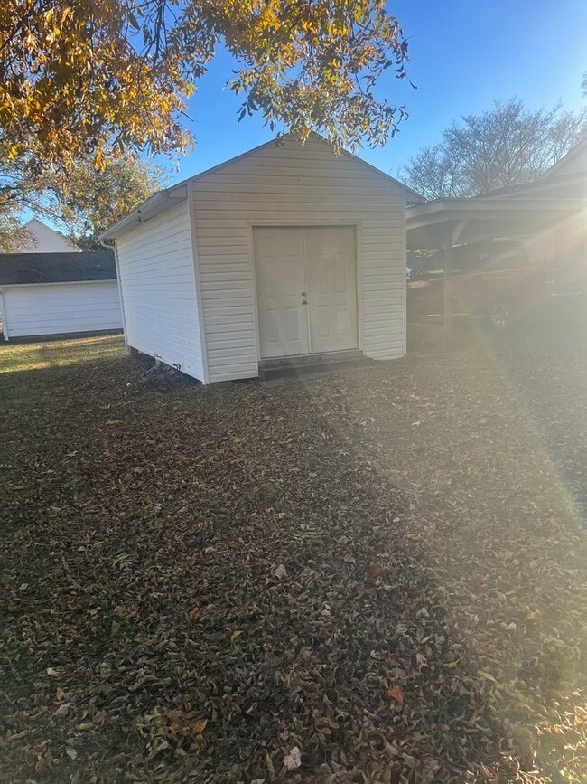 Building Photo - 2301 S Ridge Ave