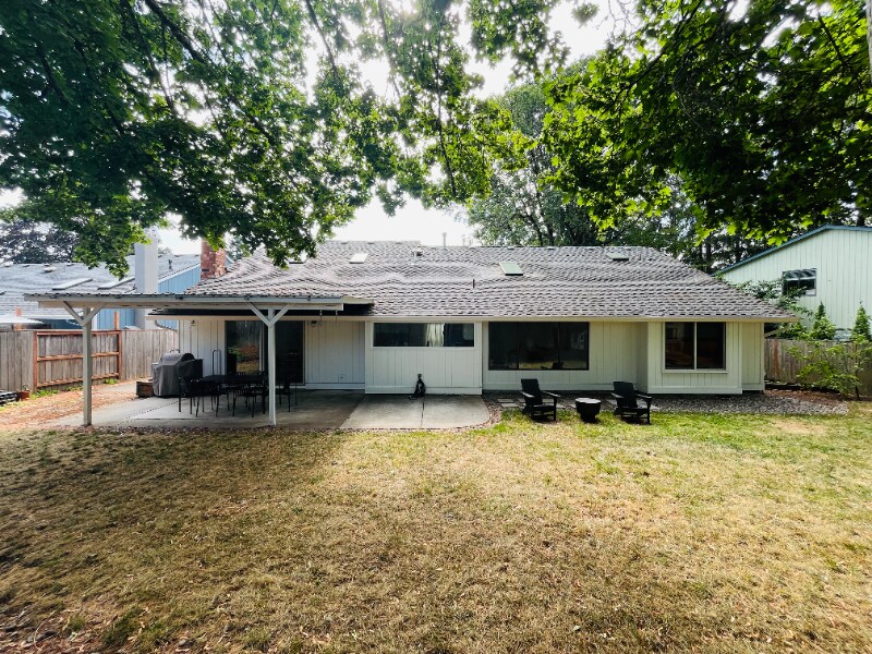 Building Photo - 16985 NW Somerset Dr