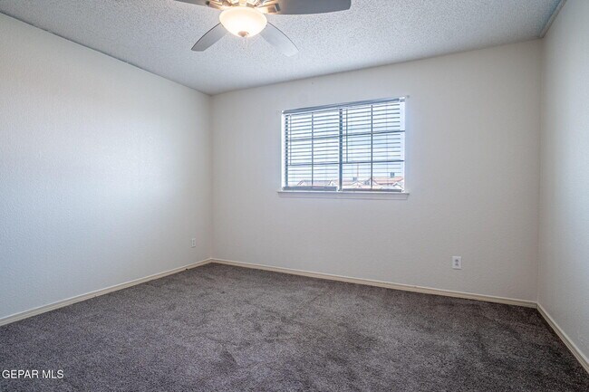 Building Photo - 7041 Falling Leaf Cir