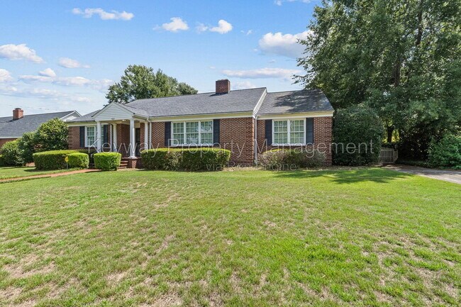 Building Photo - 822 Johns Rd