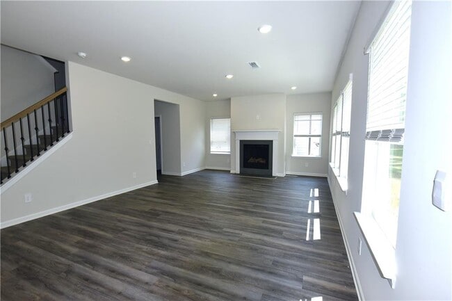 Building Photo - 118 Sequoia Ln