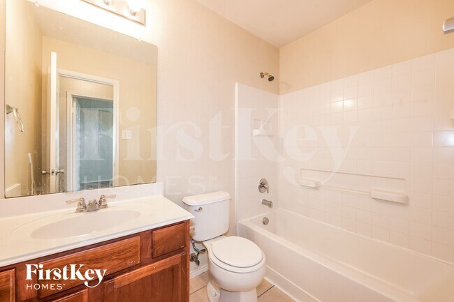 Building Photo - 414 Hackberry Dr