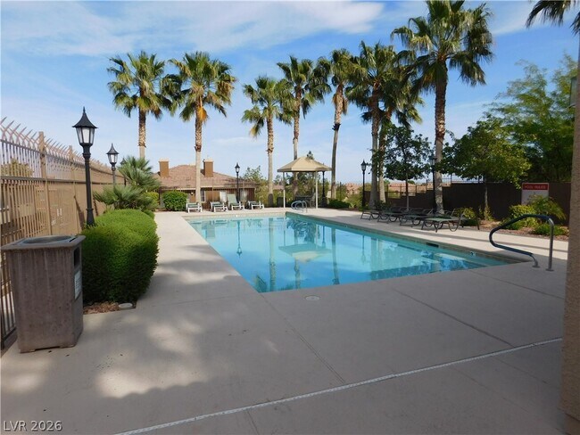 Building Photo - 3965 Palm Beach St