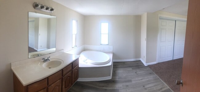 Building Photo - 3 BDR / 2BA in Private Community