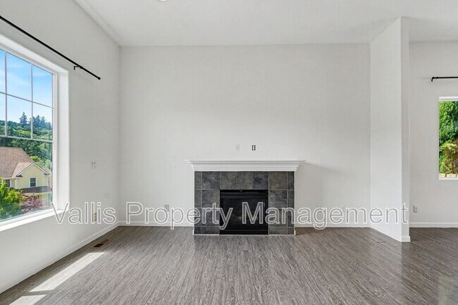 Building Photo - 2495 Benjamin Ave NW