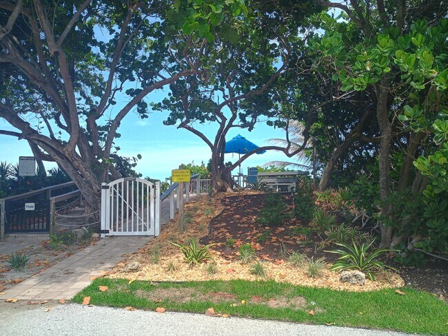 Building Photo - 5520 N Ocean Blvd