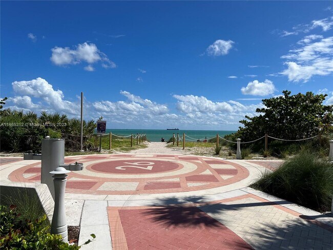 Building Photo - 2625 Collins Ave