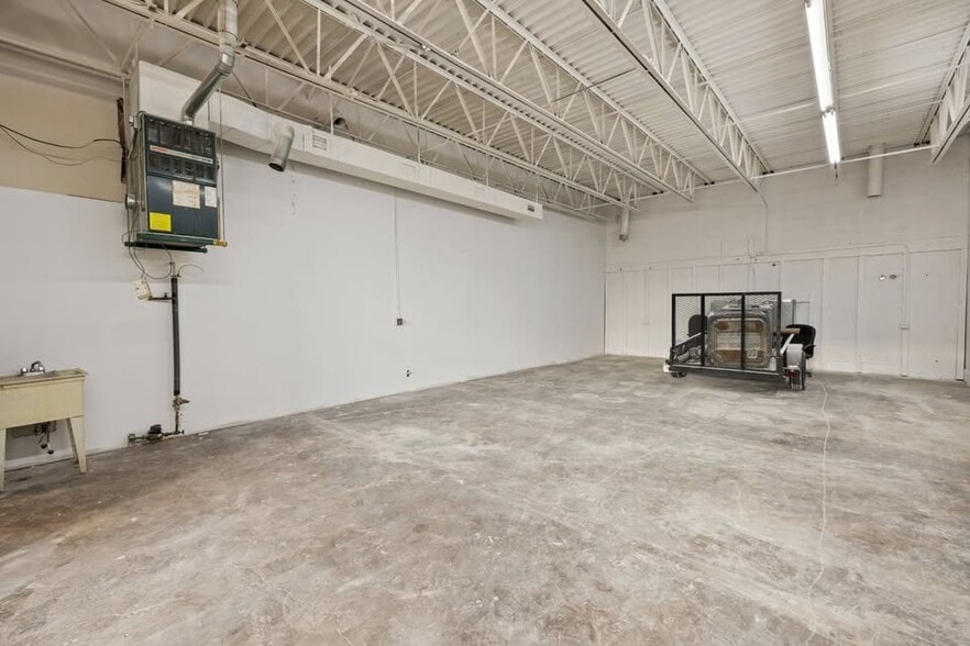 Building Photo - 903 Yuma St