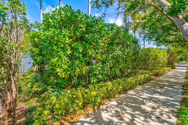 Building Photo - 411 26th St